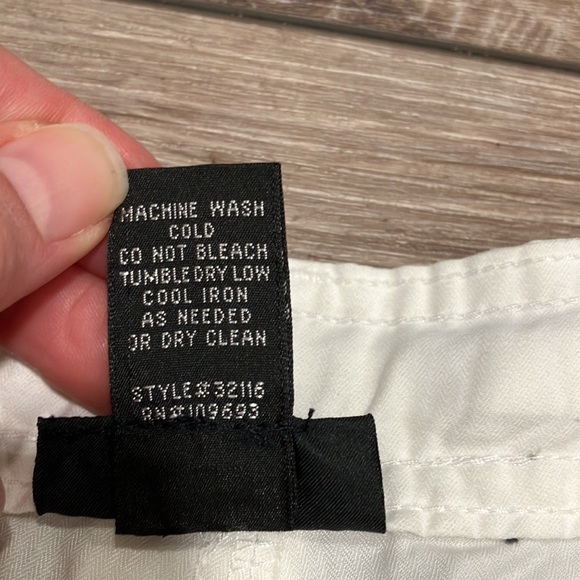 ATHLETA White Bermuda Shorts Size Large Inseam 9" - Picture 3 of 8